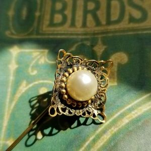 Vintage stickpin filigree gold tone lapel pin